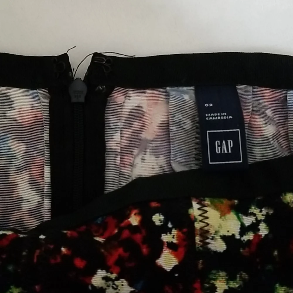 GAP Mini Skirt - Picture 3 of 7